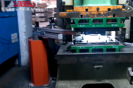 爾必地沖壓四軸上下料機(jī)器人現(xiàn)場(chǎng)案例